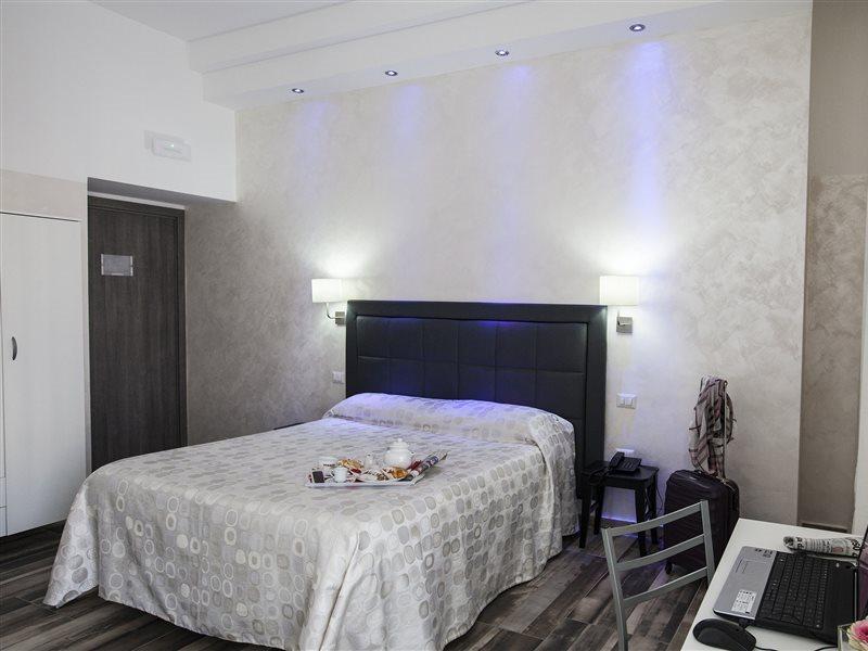 Bed and Breakfast Napoli Garibaldi Square Exterior foto