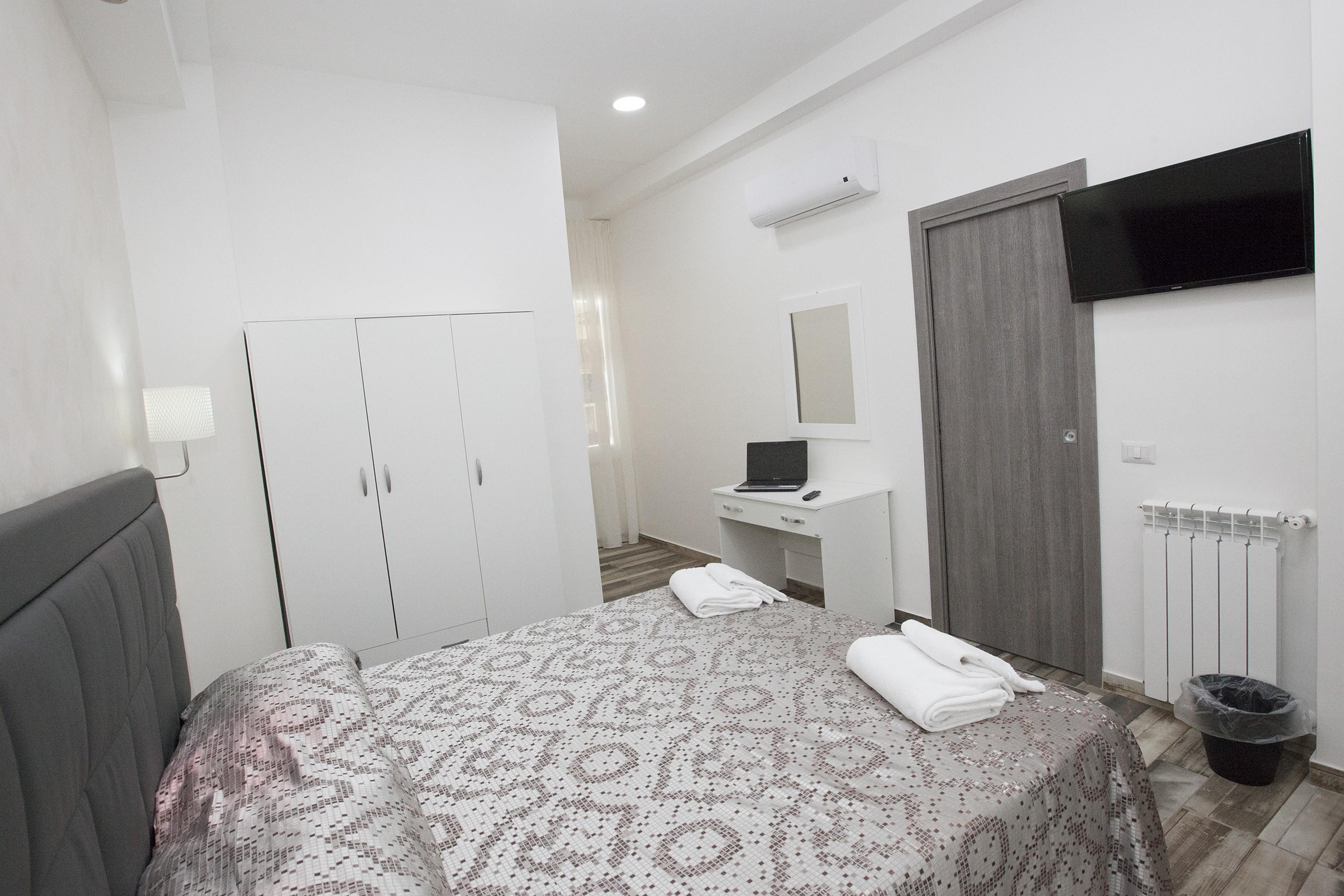 Bed and Breakfast Napoli Garibaldi Square Exterior foto