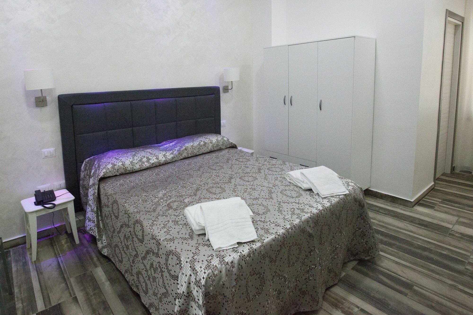 Bed and Breakfast Napoli Garibaldi Square Exterior foto